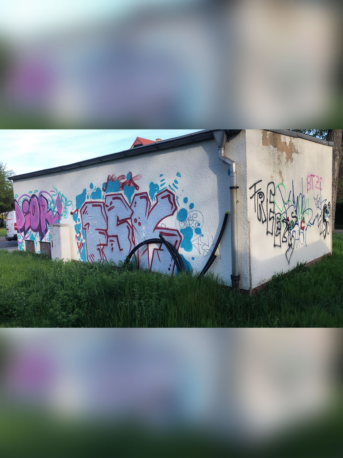 EXSpezial GmbH - Graffitischutz, Gebäudereinigung, Spezialreinigung, Oberflächenschutz, Renovierung, Umzugsservice, Schadensanierung - Referenzen - Trafohaus Vorher